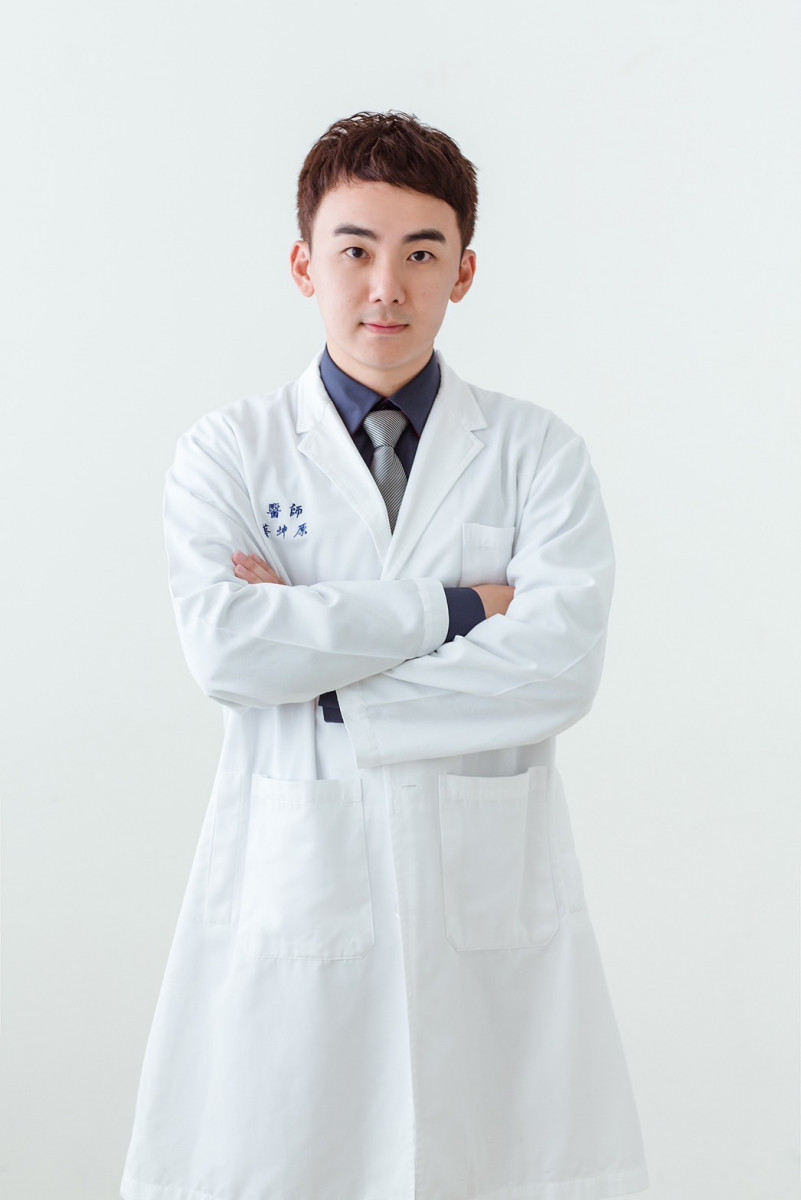 蔡坤原院長說明:「冷凍減脂經過完整代謝後,治療過的部位脂肪細胞數目會減少以達到曲線的雕塑目的。」
