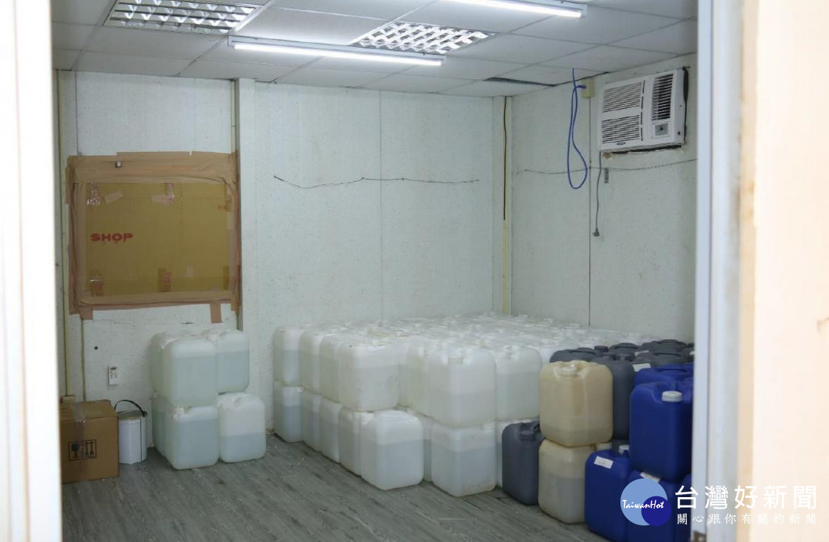 海巡署在該工廠查獲製毒原料/陳致愷翻攝