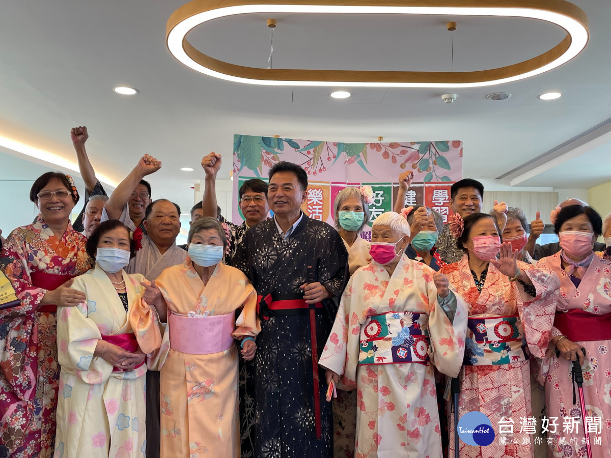 幫長輩圓日本夢，福興秀和苑日照中心和服派對。圖／記者鄧富珍攝