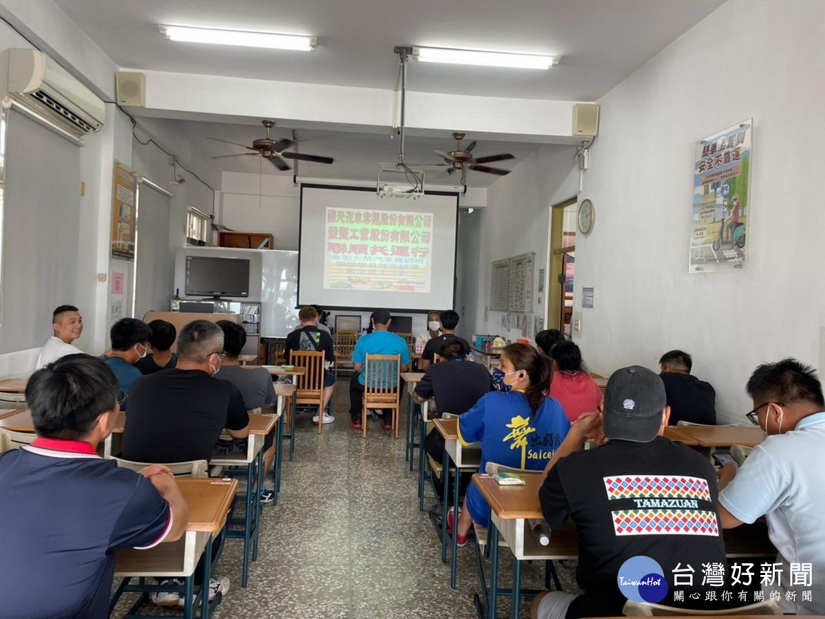 學員上課相當認真。(原民局提供)