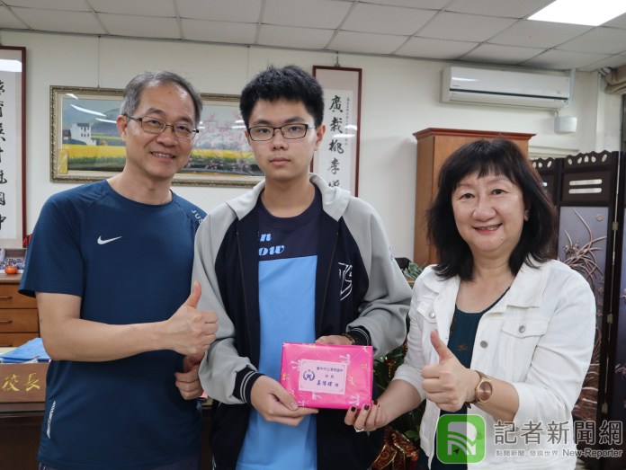 潭秀國中學生陳楷翔會考滿點創該校紀錄 本人超淡定 73 IMG 1383 scaled | 校園 記者爆料網
