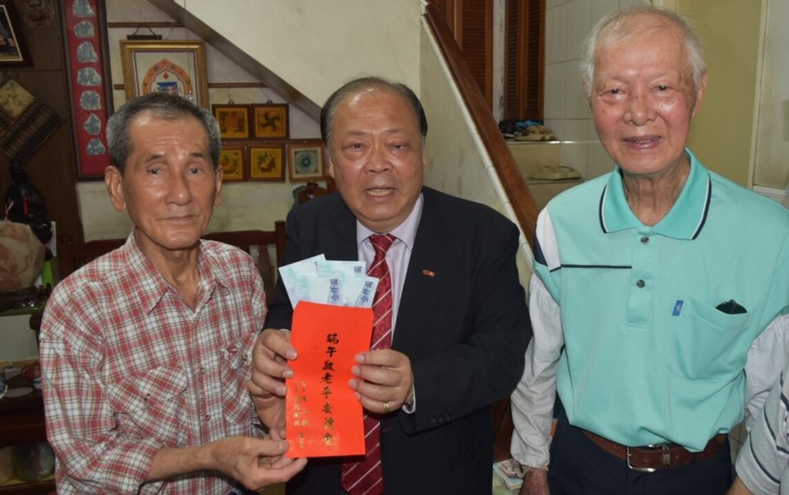 澎湖全國首創加發5千元端午節敬老金 陳光復親贈長者禮金
