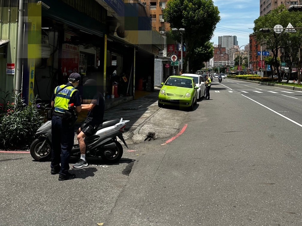 掙脫行人地獄 取締路口不停讓行人大執法 310 掙脫行人地獄 取締路口不停讓行人大執法 309