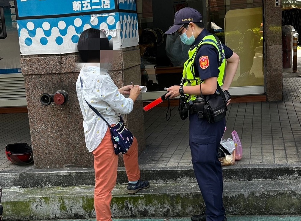 掙脫行人地獄 取締路口不停讓行人大執法 312 掙脫行人地獄 取締路口不停讓行人大執法 311