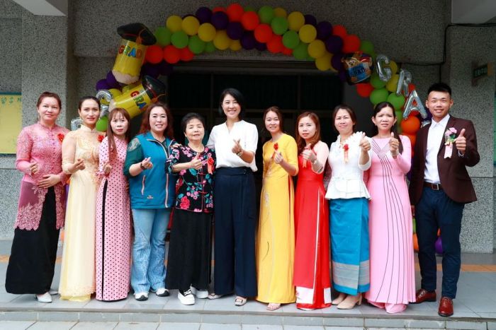 80歲阿嬤補校畢業圓夢 許淑華送上誠摯祝福