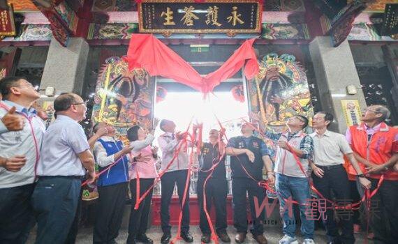 神農大帝聖誕 張善政贈桃園龍潭龍元宮「永護蒼生」匾額祝賀