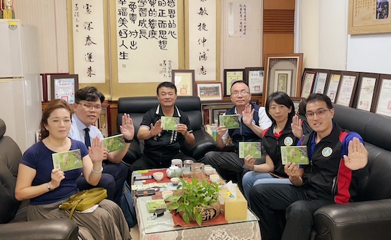 教育部嘉義縣聯絡處受贈「反毒微跡試紙」 將全部提供支持反毒