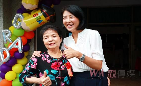 80歲阿嬤補校畢業圓夢 南投縣長許淑華親臨國姓國中勉勵
