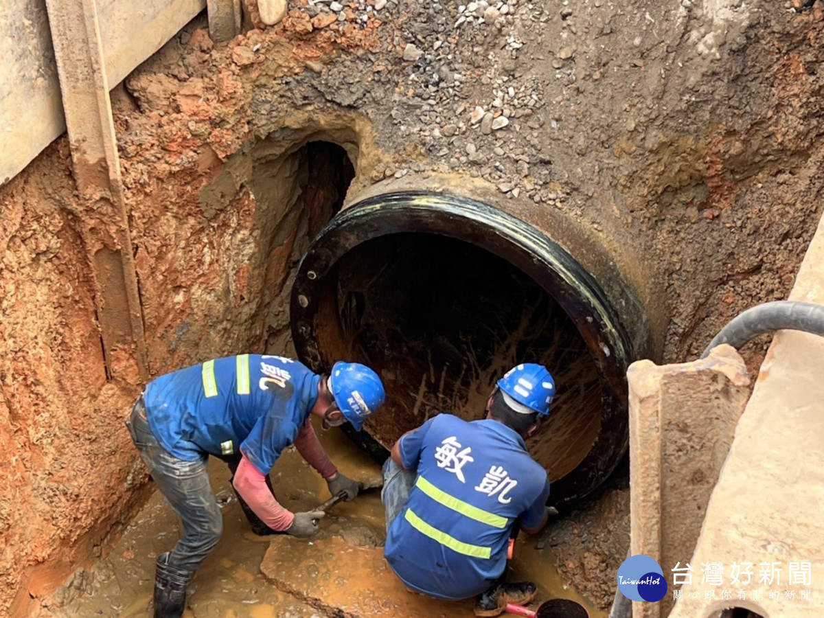台水管線遷移工程,市府捷運工程局調整車站施工順序,大幅減少施工停水時間。