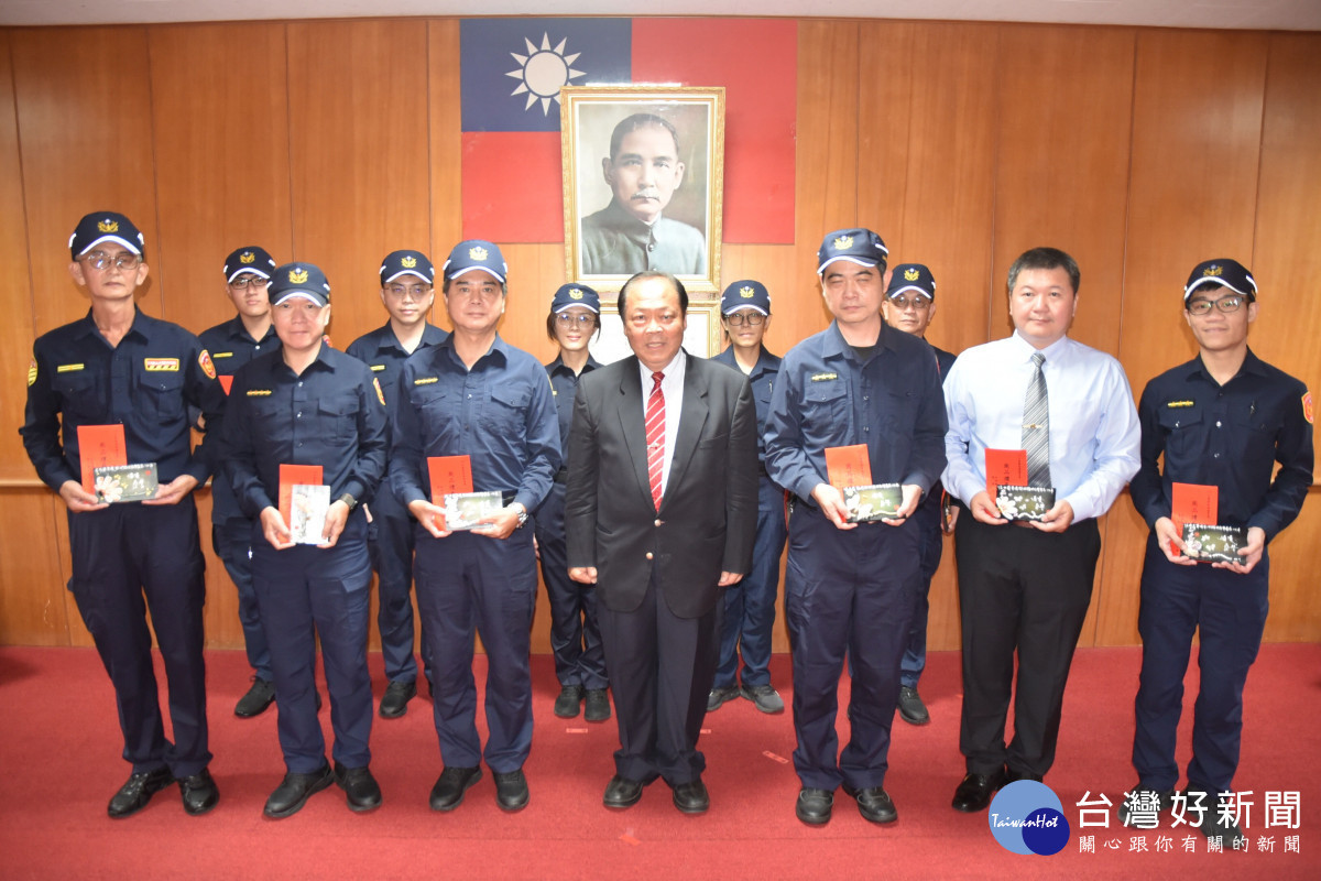 慶祝警察節　陳光復表揚績優員警