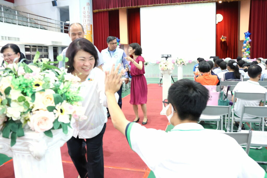市長為畢業生送上鼓勵