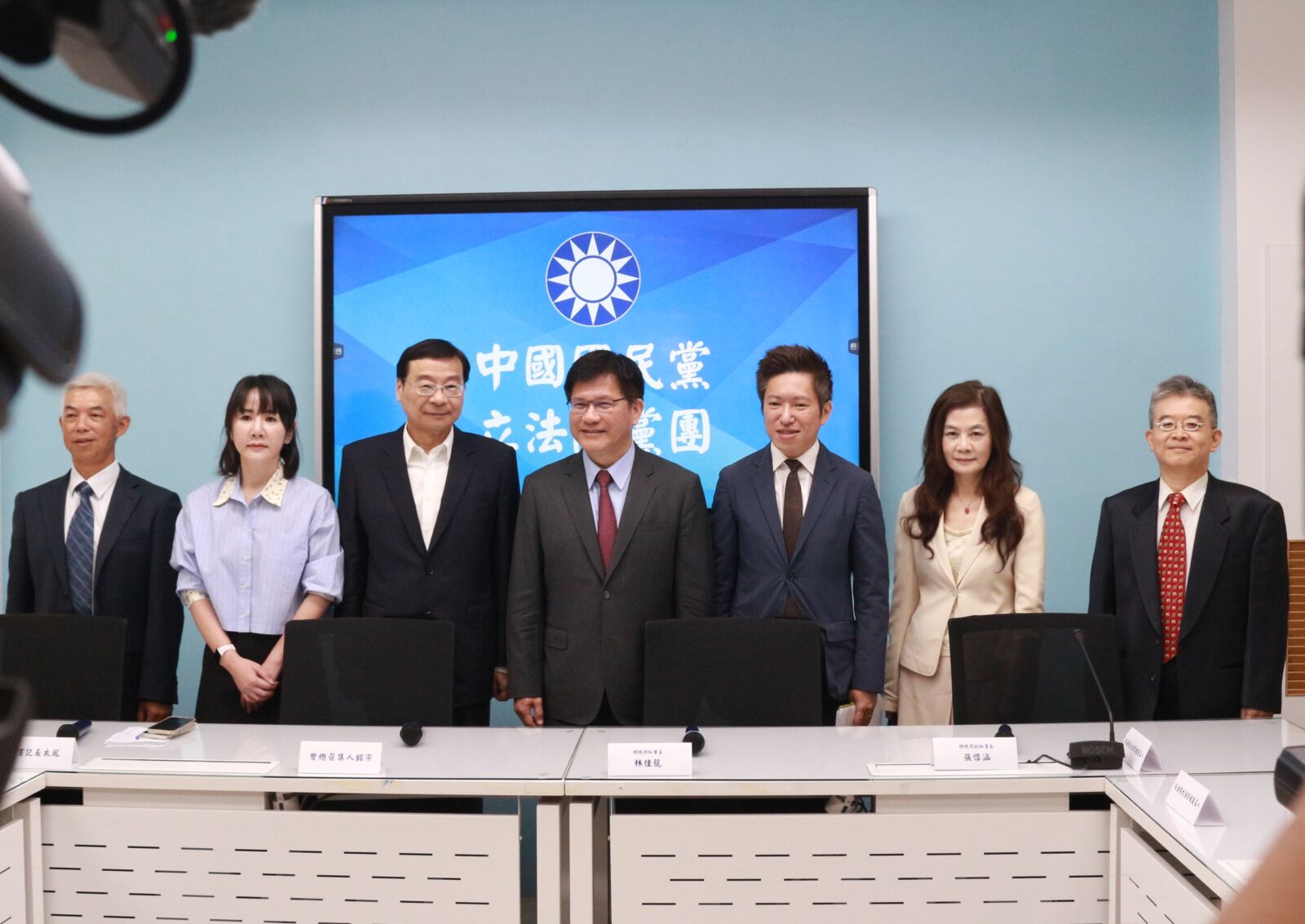 林佳龍偕大法官被提名人拜會國民黨團 曾銘宗籲「別為執政黨服務」 278 林佳龍偕大法官被提名人拜會國民黨團 曾銘宗籲「別為執政黨服務」 277