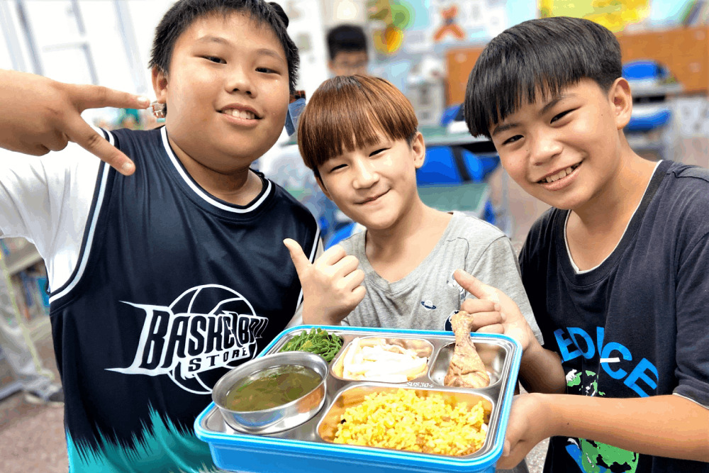 桃園國中小營養午餐免費 當令綠竹筍入菜清脆爽口消暑氣 299