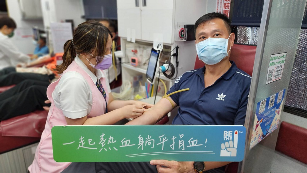 警察節前夕熱血挽袖 64警捐輸105袋逾2萬6000cc 306 警察節前夕熱血挽袖 64警捐輸105袋逾2萬6000cc 305