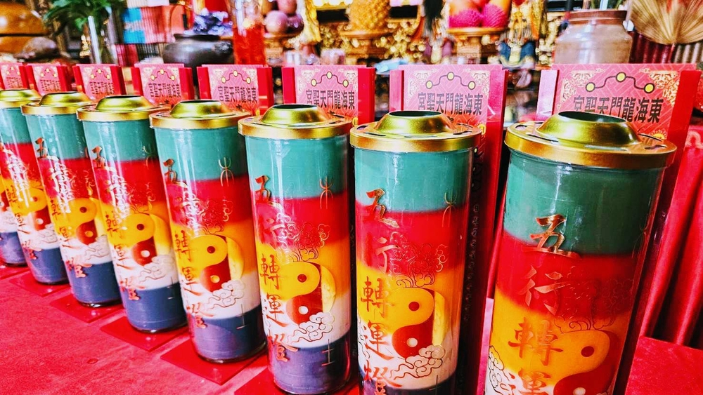 ▲東海龍門天聖宮推出以正氣八卦陣點以相形相生的『五行轉運燈』,祈願五午生豐慶端午,點燈善信五行相生、五內調和。(圖/東海龍門天聖宮 提供)