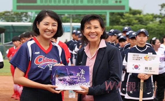 首屆U15亞洲盃女子壘球錦標賽埔里開幕  南投縣長許淑華開球