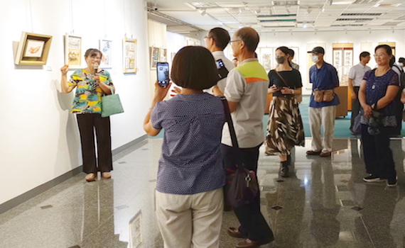 嘉大校友辦「璀璨四十、情若磐石」 展藝文繫綠園情緣
