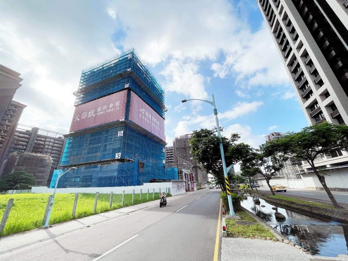 青和建設第二案「青和大綻」已正式公開銷售,擁有面正光路30米大道、與豪宅社區為鄰的絕佳地段條件。