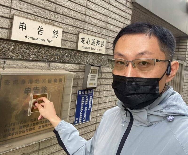 二線三星警官林訓毅被控性騷擾女房仲，如今又傳市議員楊中成背後撐腰。翻攝臉書