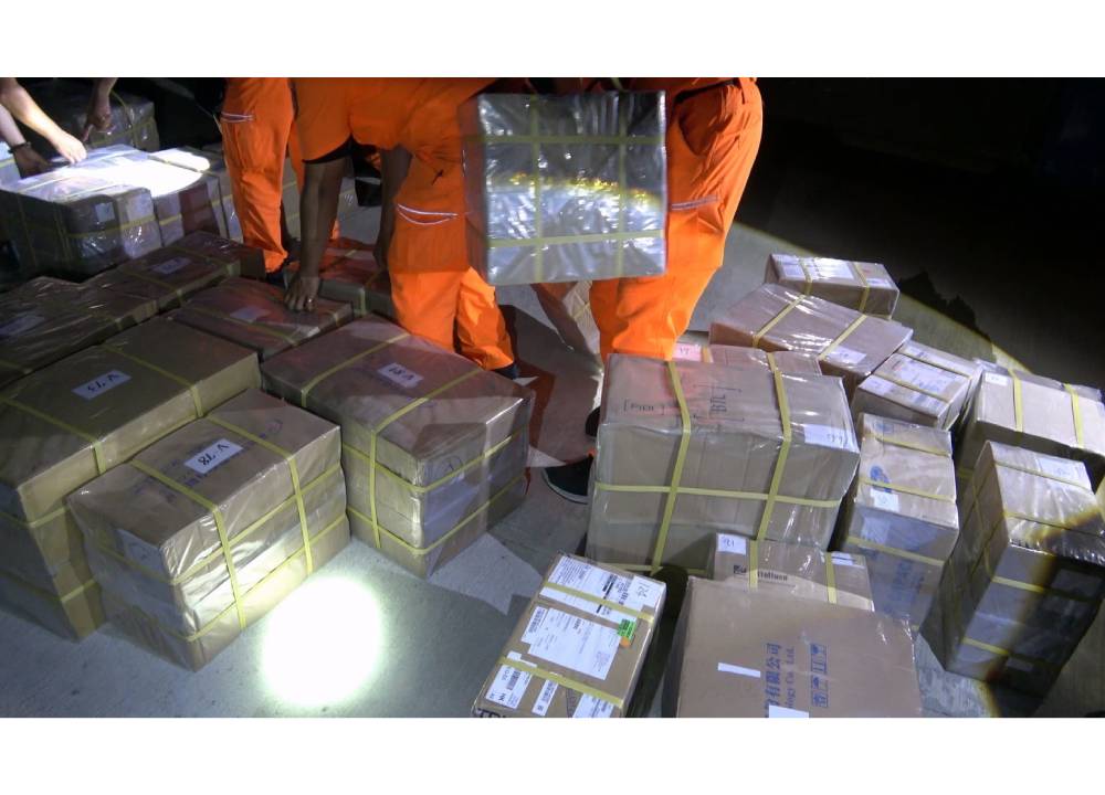 涉與中國船舶併靠走私　台籍貨船被查獲短少328箱民生物資 277
