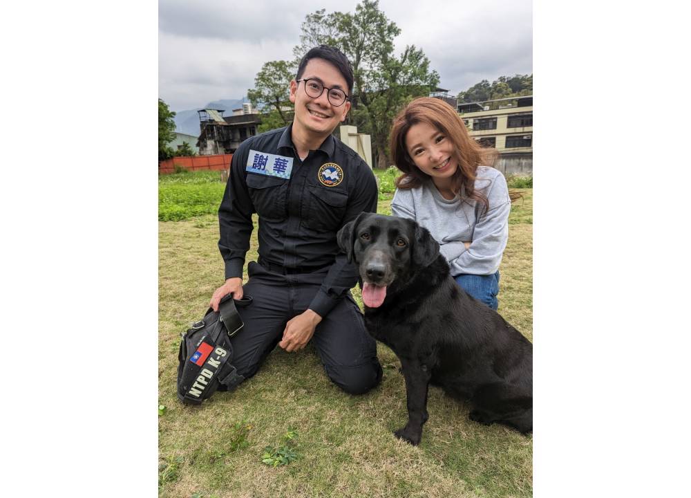 新北退役警犬有家了 4領養人簽約要讓狗狗幸福終老 274 新北退役警犬有家了 4領養人簽約要讓狗狗幸福終老 273