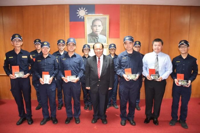慶祝警察節 陳光復頒獎表揚績優員警
