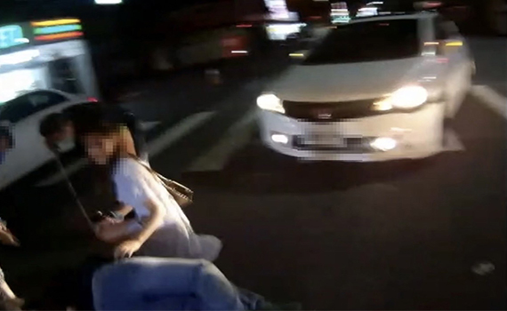 無照駕駛又不禮讓行人 男子肇事挨罰