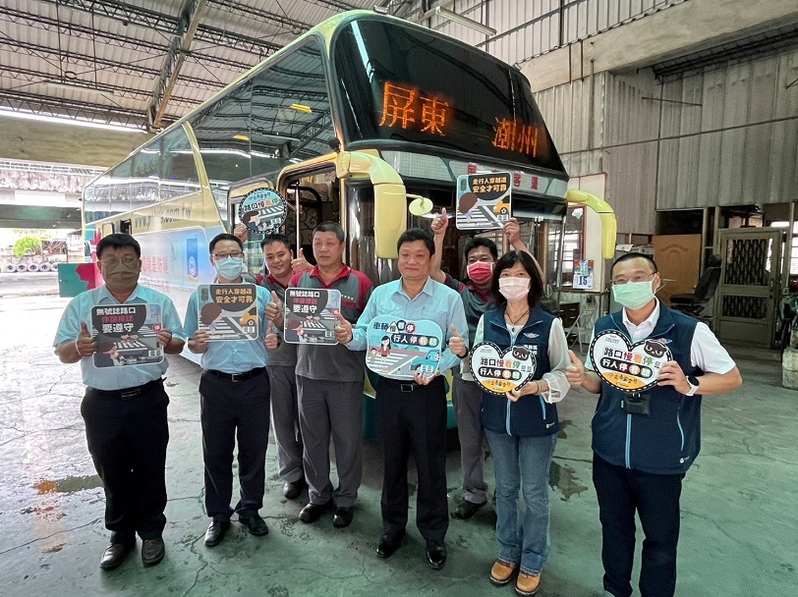 端午連假安全好行 高雄區監理所派員視察屏東轉運站大客車停讓文化!