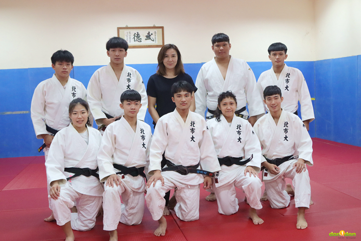 全台灣第一批指導啟明學校的北市大技擊運動學系的柔道隊學生