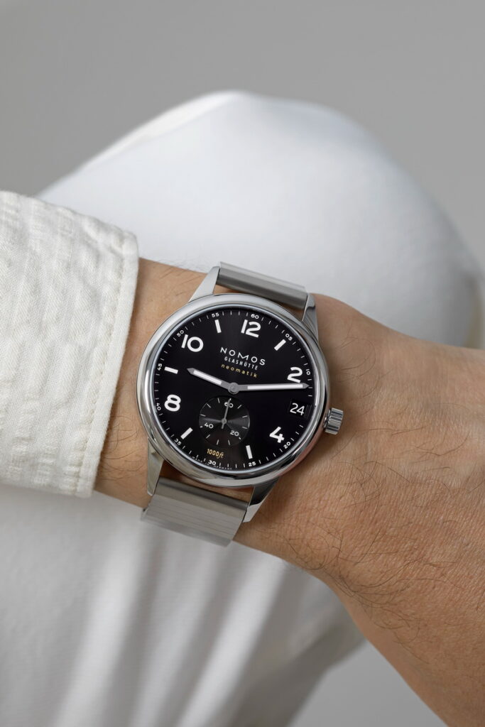 NOMOS Club Sport neomatik 42 date展現都會時尚的運動氛圍
