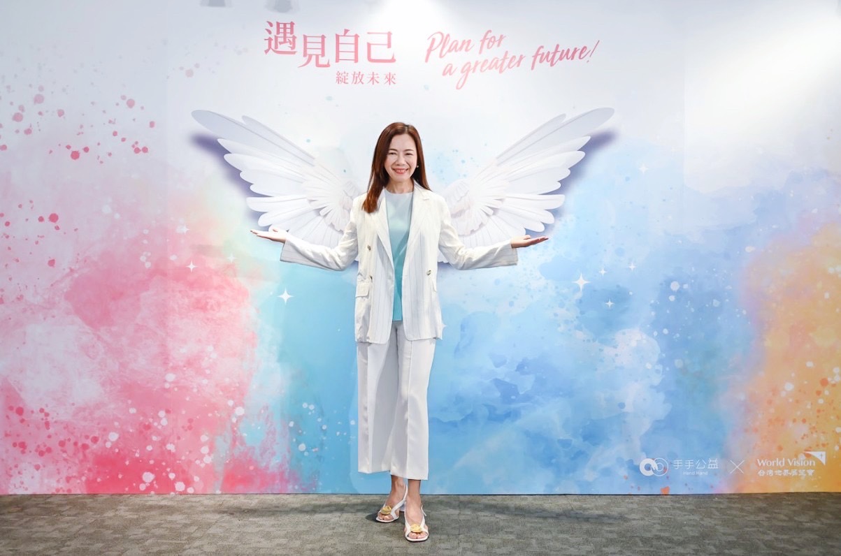 前世界展望會董事長鄒開蓮與年輕人分享職涯經驗談。(圖/手手公益提供)