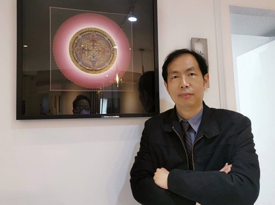 臺灣輔助醫學醫學會理事長陳韜名敦促民眾連署,表達對健康議題的關注。(圖/輔助醫學醫學會提供)