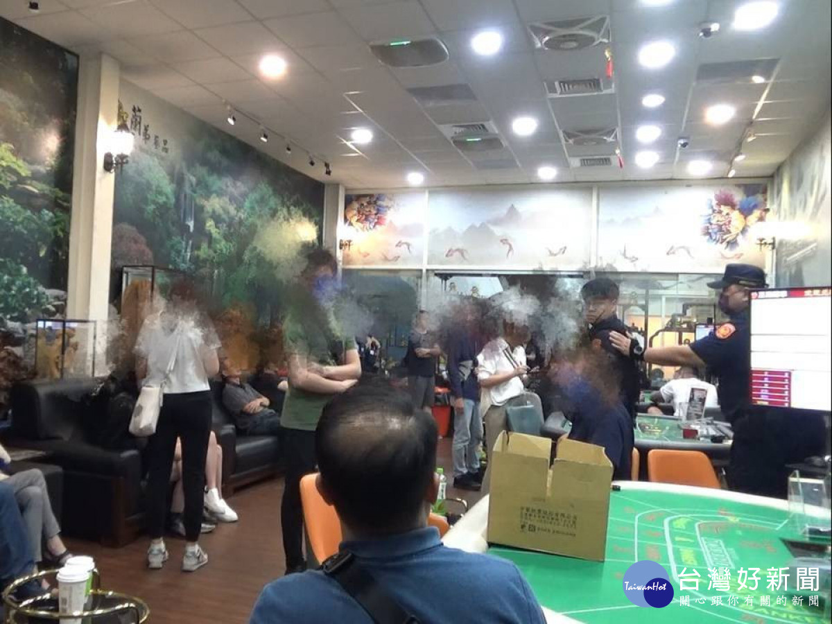 桃警攻堅查獲40人。<br /><br /> <br /><br />