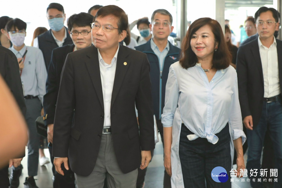 王國材部長視察基隆1200月票整備情形　盼能促進節能減碳