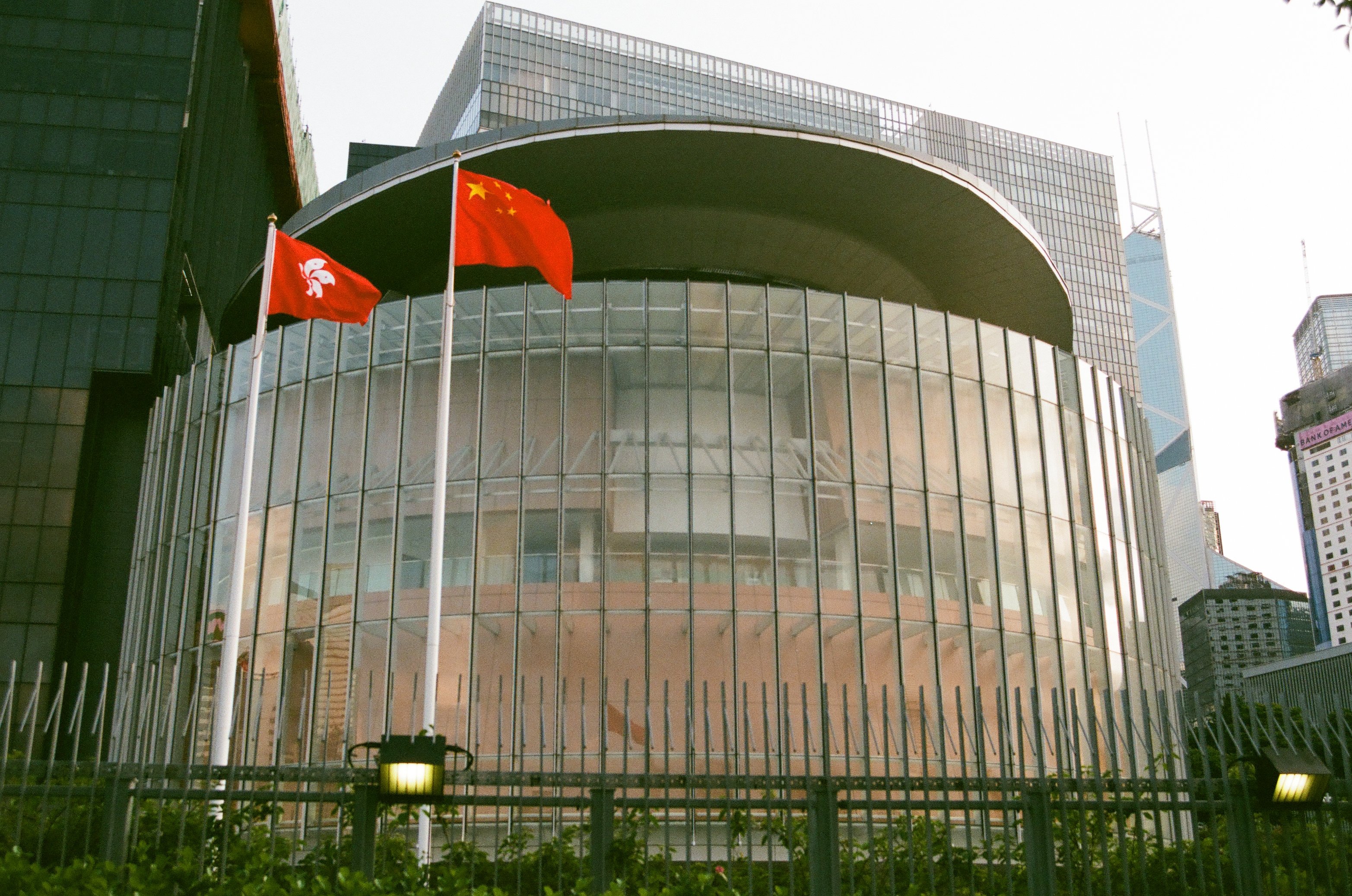 港區《國安法》限縮言論自由,媒體發展備受挑戰,圖為香港立法會。楊政凱攝