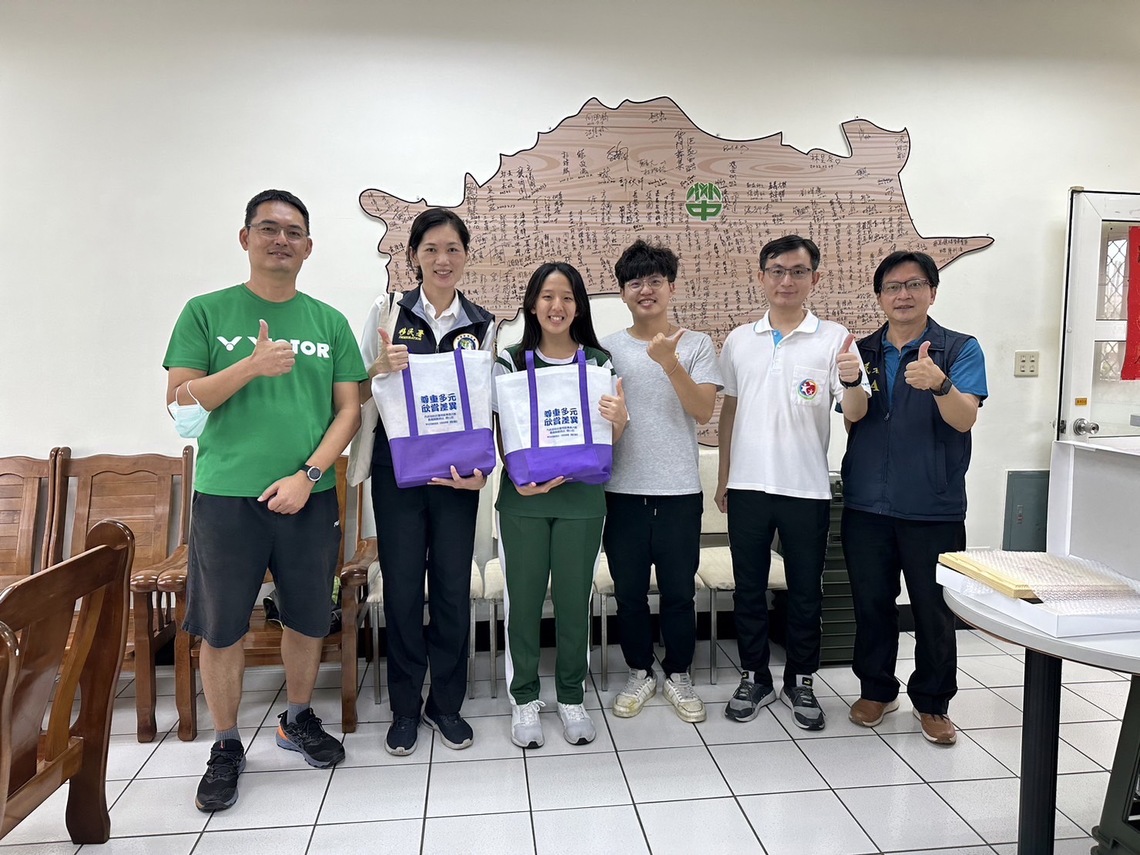 嘉義縣竹崎高中新住民二代蔡育慈寫出生命故事 獲總統教育獎肯定
