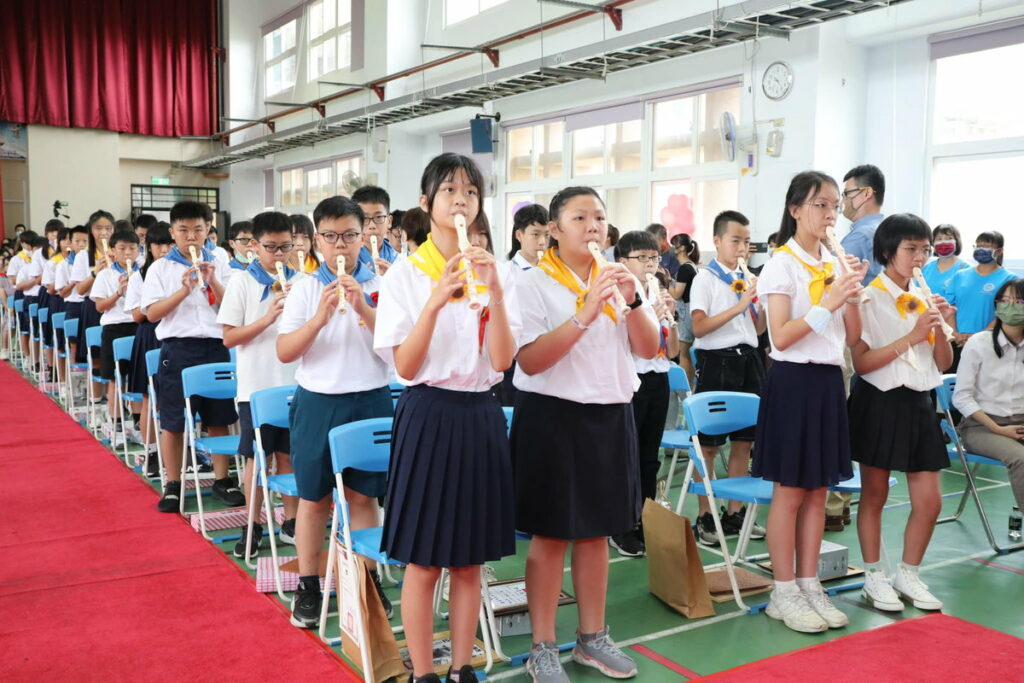 育人國小全校共同吹奏畢業歌