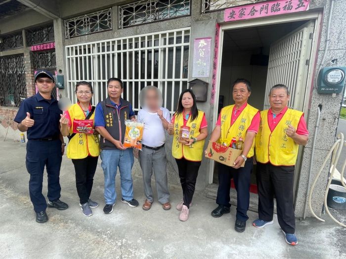 端午節前夕 通霄志工中隊結合苑裡鎮公所送物資助弱勢家庭活動