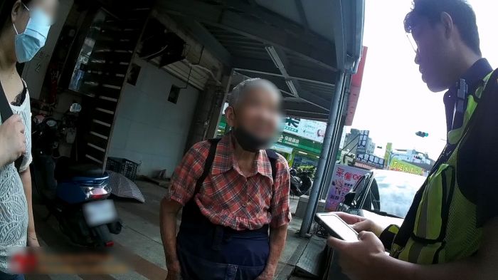 8旬老婦賣菜迷途 竹南警協助安全返家
