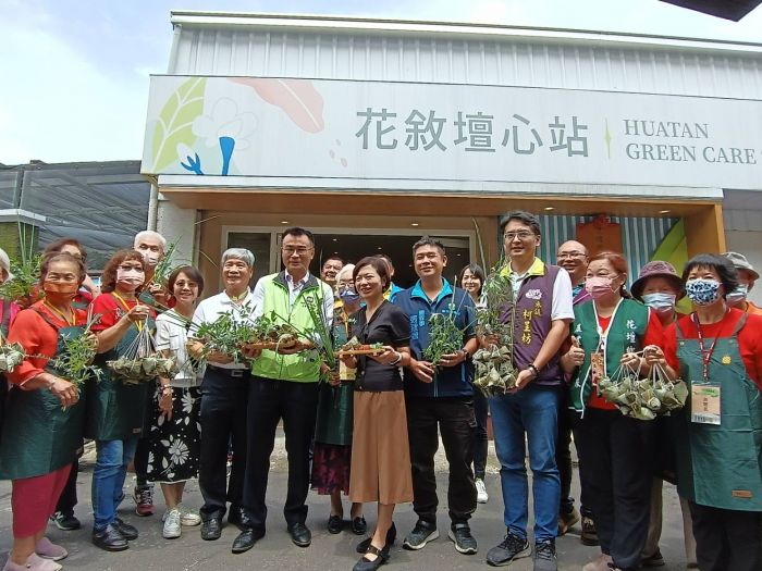 行動支持綠色照顧站 陳吉仲與花壇鄉長輩一同包肉粽慶端午