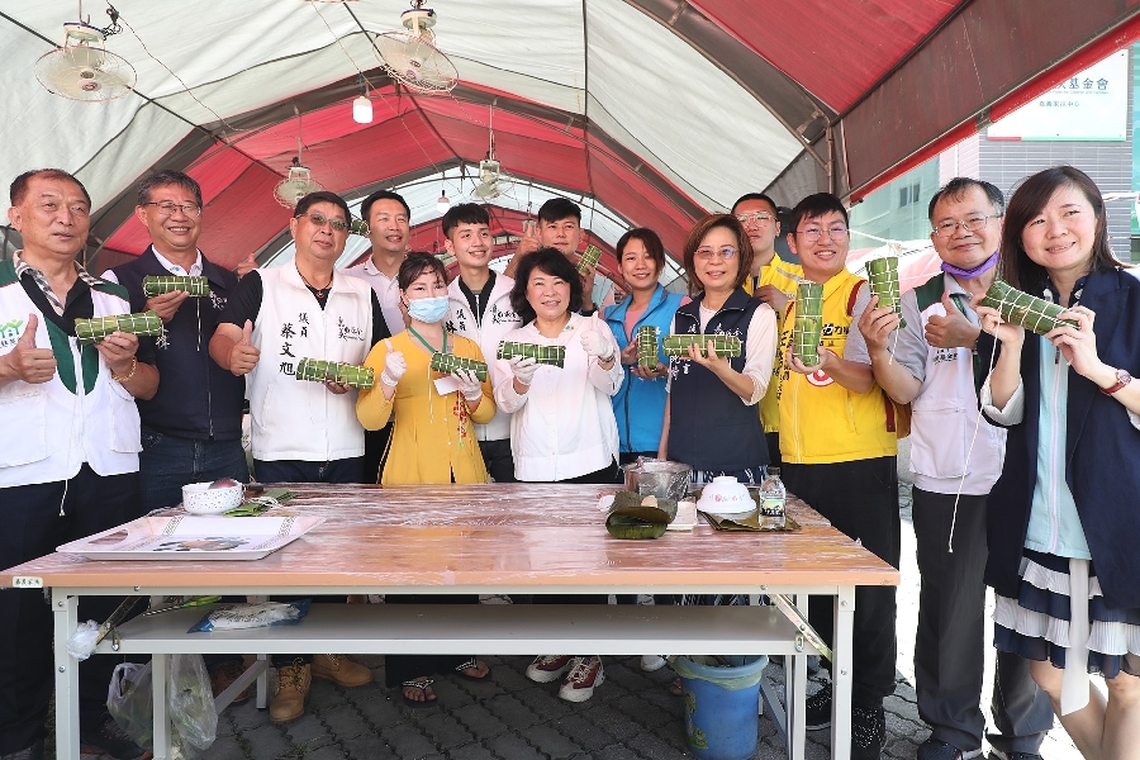 嘉義家扶包粽慶端午 台越齊飄香傳溫情 市長黃敏惠包越南粽同樂場面熱鬧溫馨
