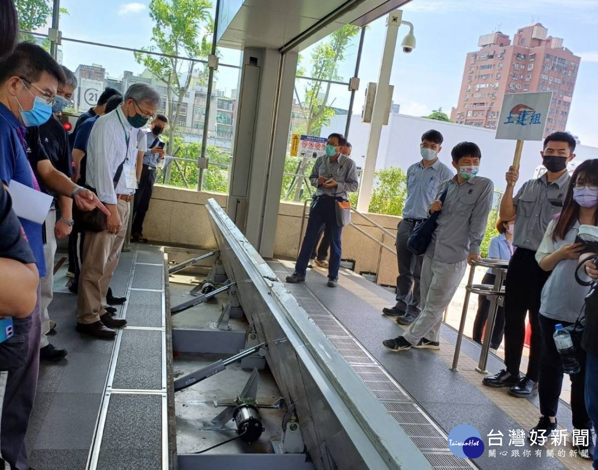 桃園機場捷運線A22老街溪站,通過交通部初勘委員確認達通車營運準備後,派員進行履勘。<br /><br /> <br /><br />