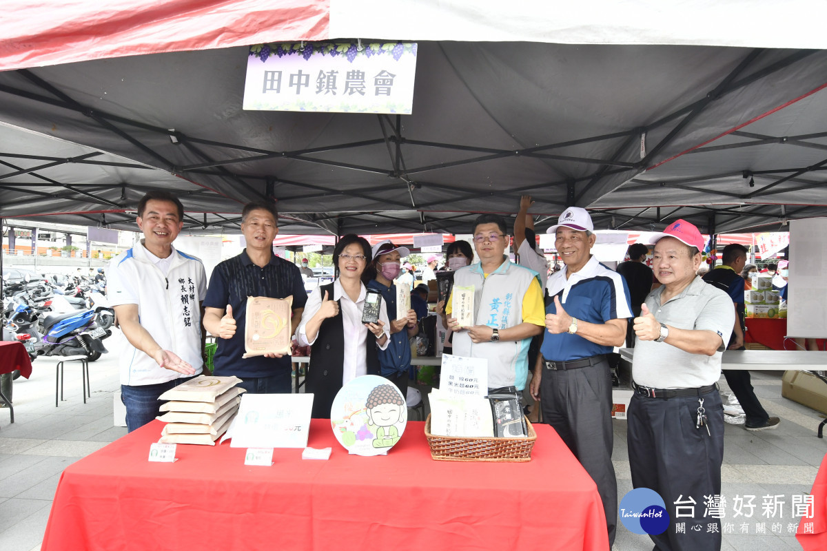 大村農會推廣葡萄和農產品,來彰化吃葡萄正當時。圖/記者鄧富珍翻攝