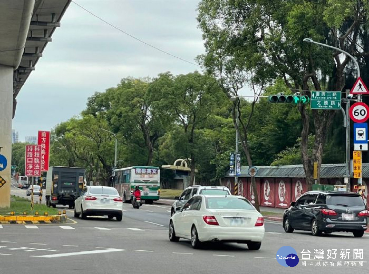 桃園路口未淨空科技執法再添1處，改善交通壅塞問題。