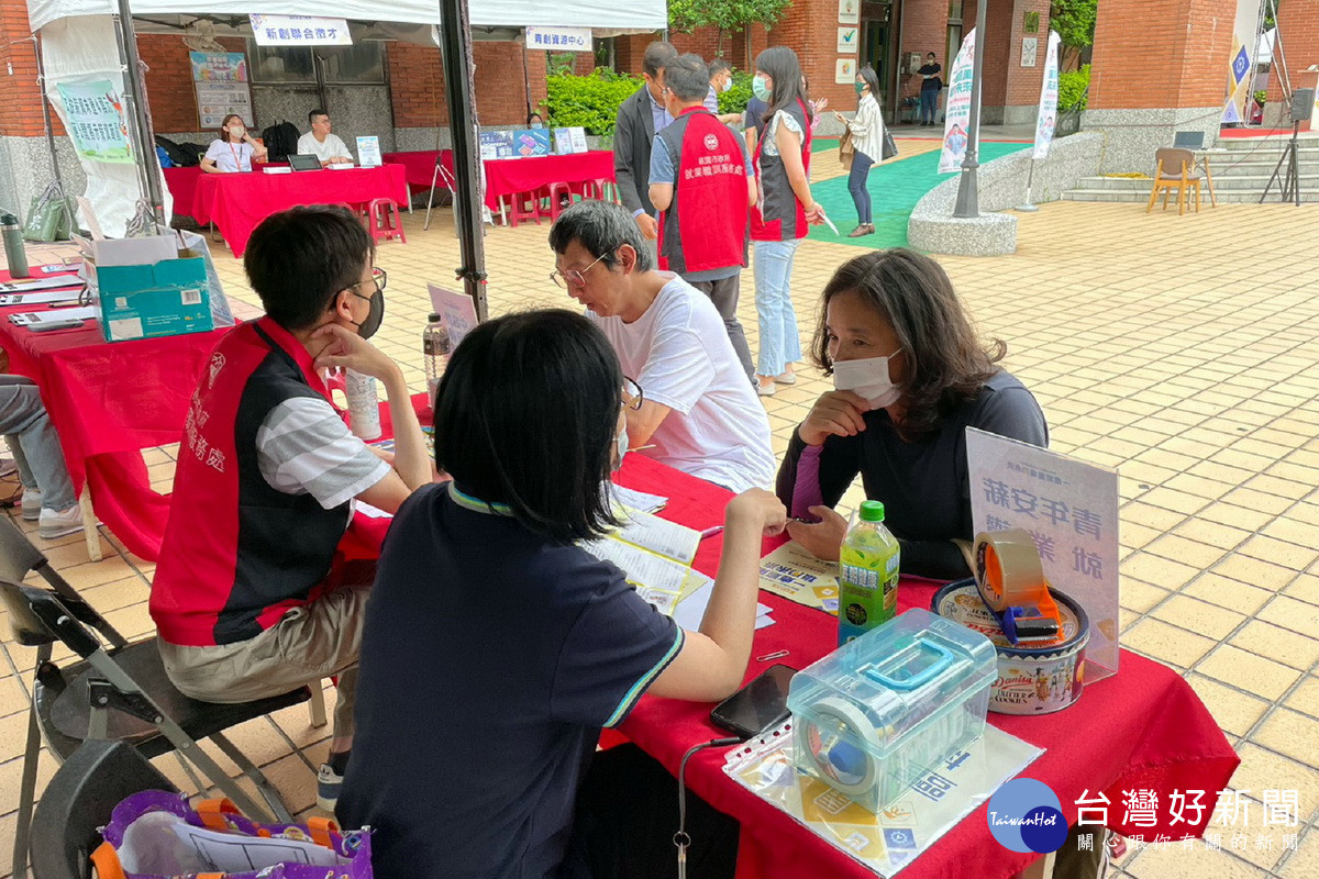 『一鹿順風 職向未來』現場徵才活動 ,民眾就業諮詢。