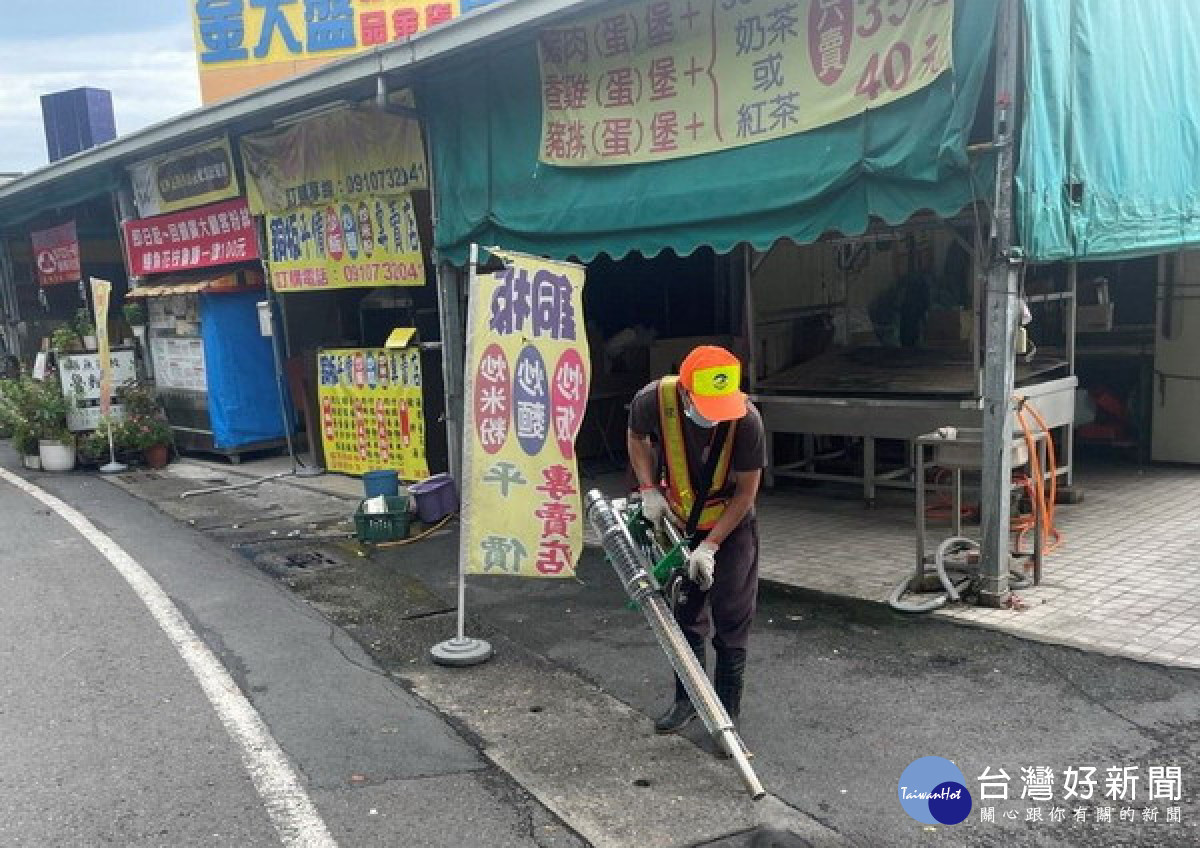 ▲高市環局啟動防火牆緊急防治，積極防堵台南本土登革熱疫情擴散。（圖／記者 許高祥 翻攝）