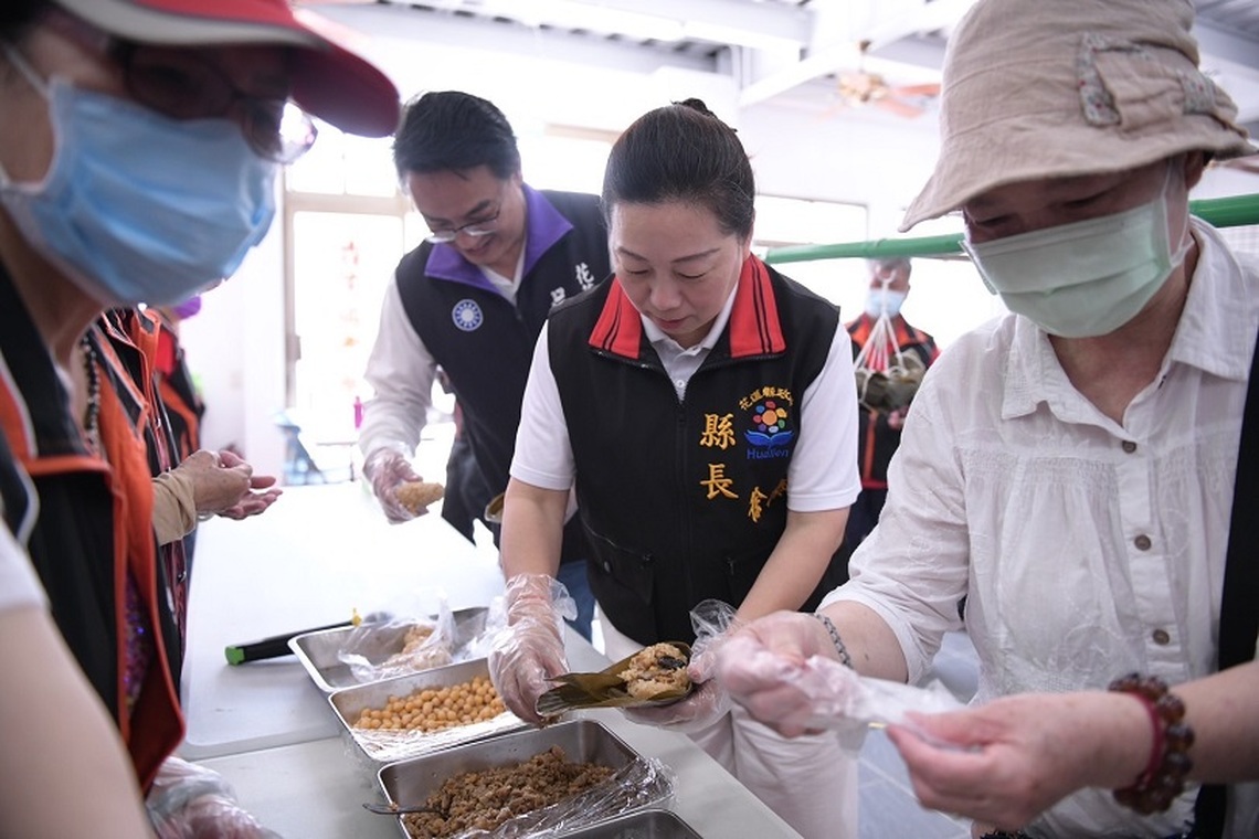 粽情粽意慶端午 南華老人會辦理傳統美食研習 徐縣長展現好手藝