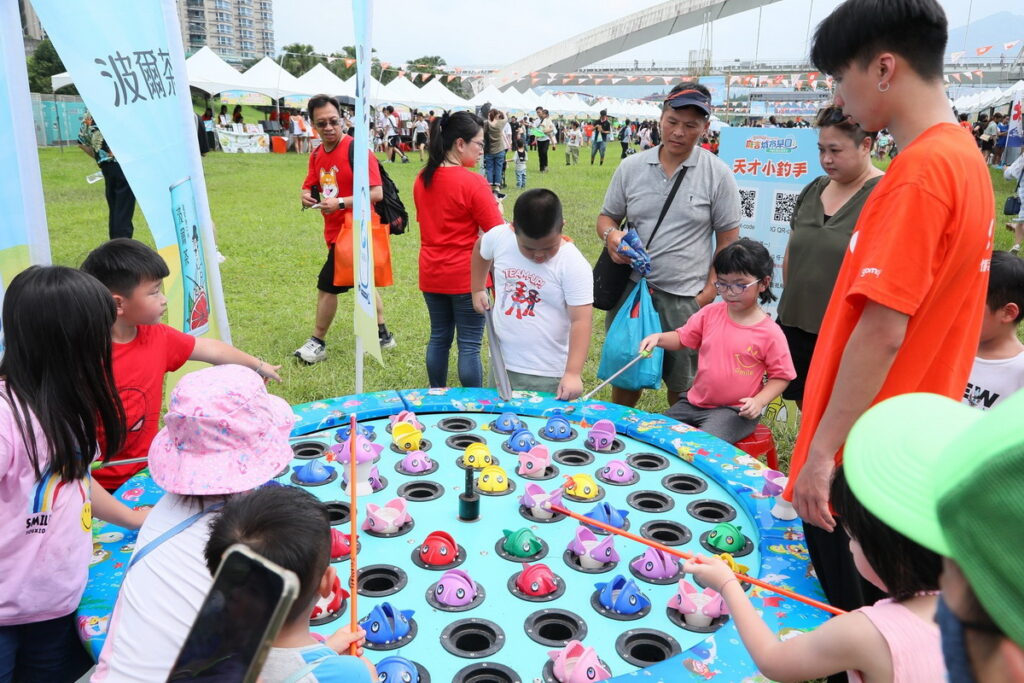 GOMAJI_0618麻吉城市樂園_新店陽光運動公園_現場多款遊樂設施,是家長們帶小朋友放電的好去處