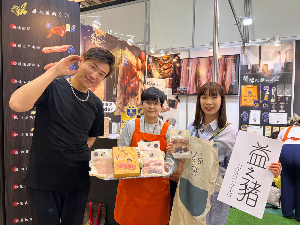 美食天王陳鴻、果木小薰創辦人章念瑜、益之豬 品牌負責人林芯妤。(果木小薰/提供)