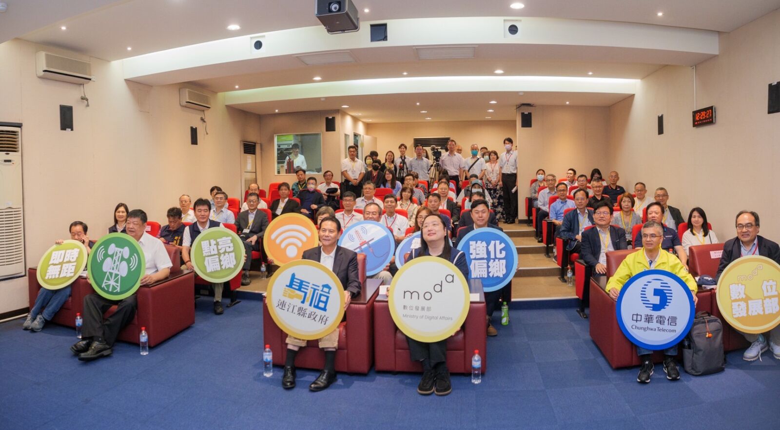 數位部率團赴馬祖 實地展現電信普及成果 276 數位部率團赴馬祖 實地展現電信普及成果 275